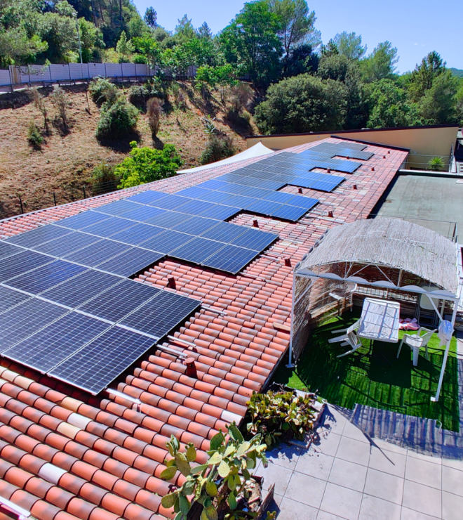 Installateur De Panneaux Solaires Photovoltaiques Toiture Ecole Mougins 4 660x740